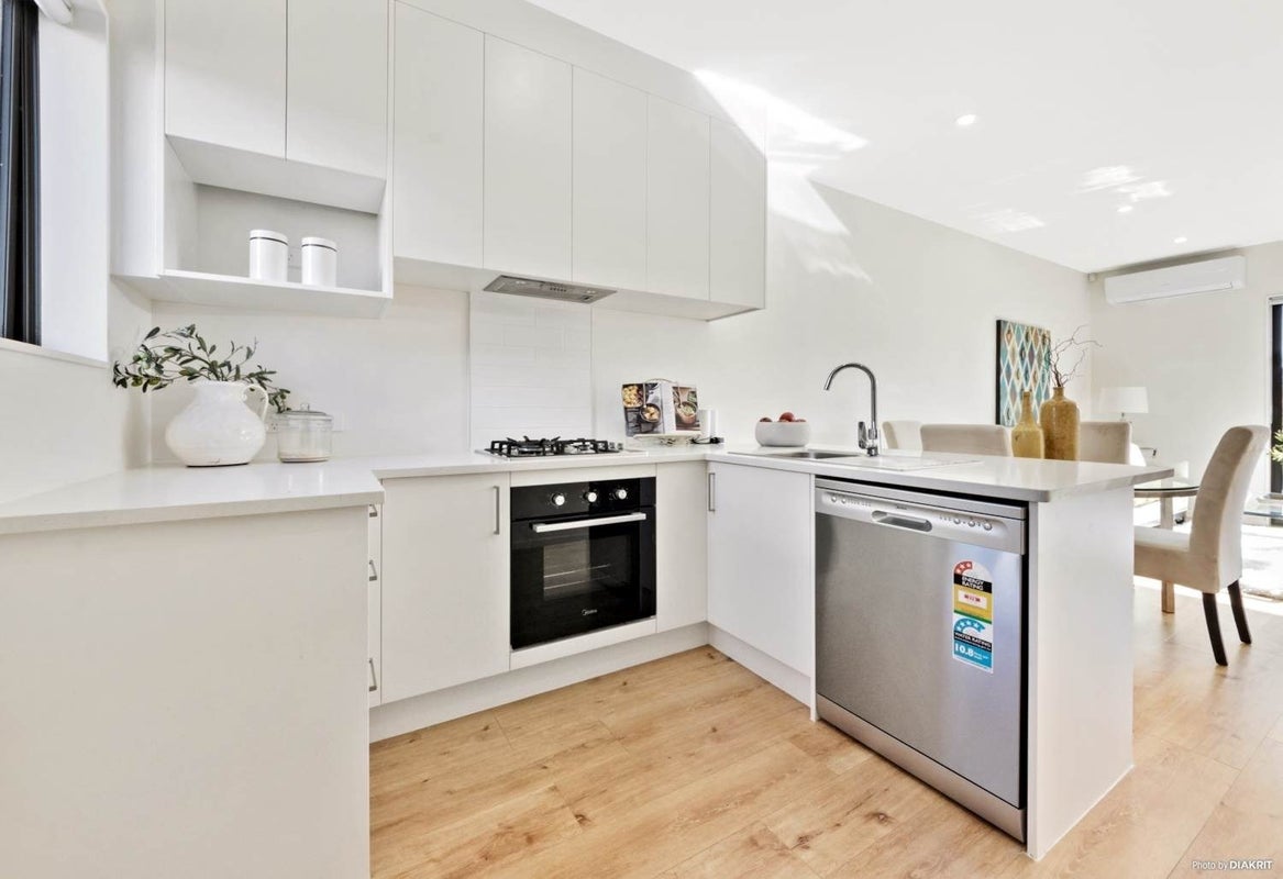 12 Creekside Way, Flat Bush, Auckland - Carousel 2
