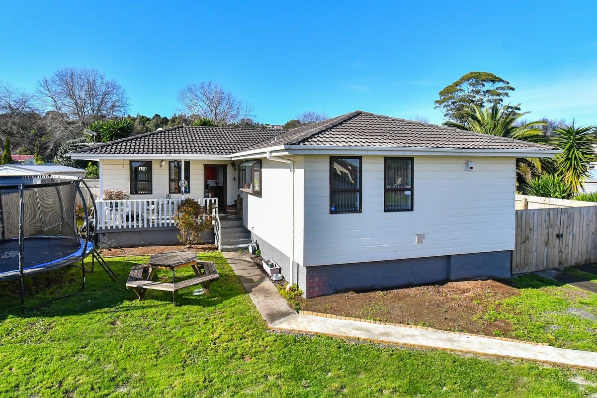 16 Citril Place, Red Hill, Papakura - Carousel 1
