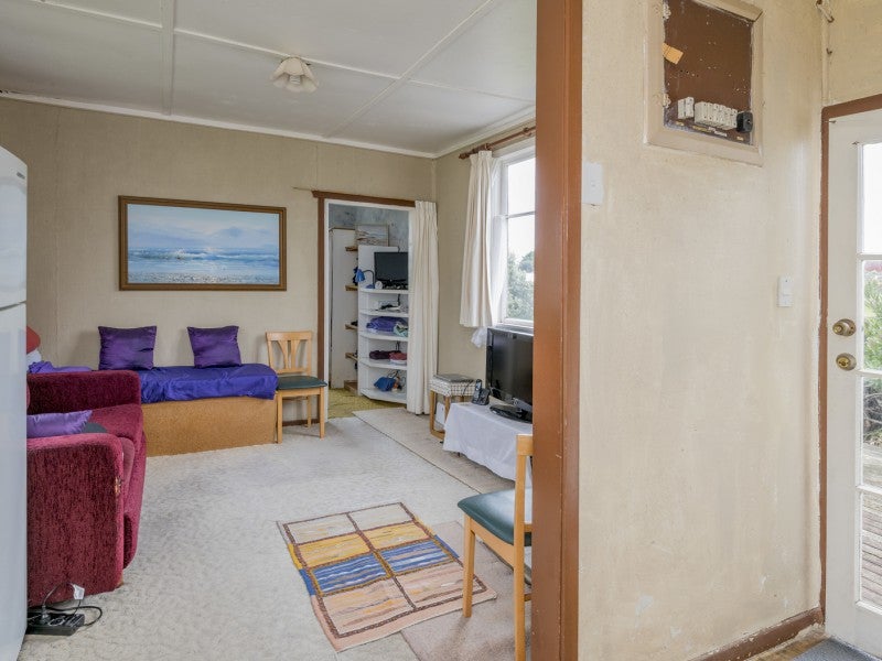 6 Aranui Avenue, Waitarere Beach, Levin - Carousel 2