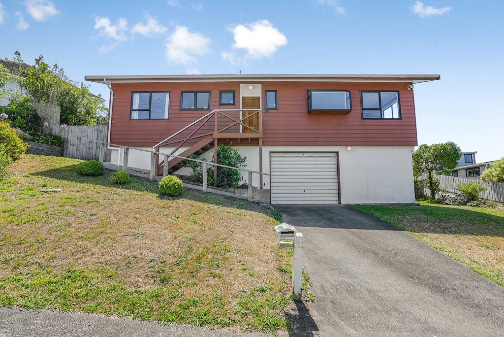 74 Pikarere Street, Titahi Bay, Porirua - Carousel 1