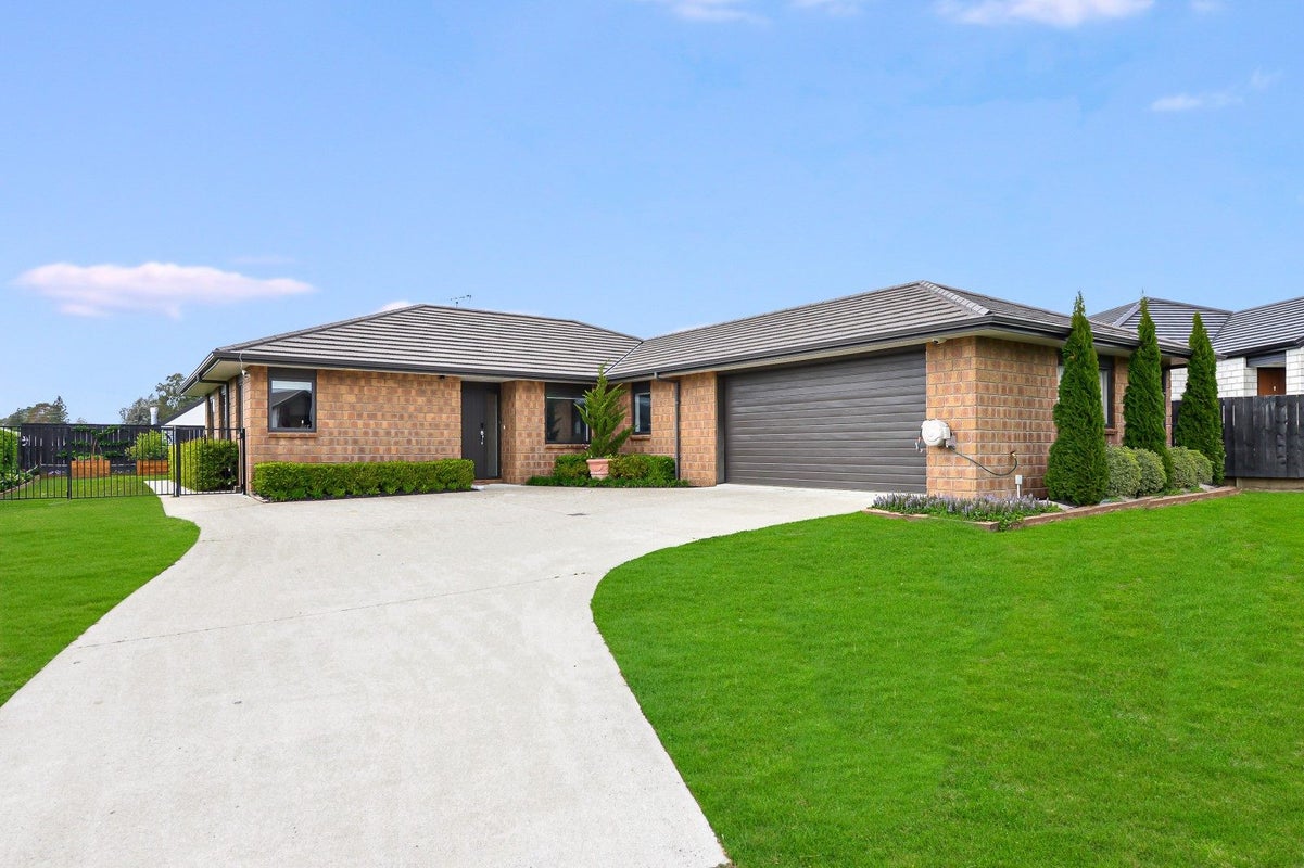 8 Matariki Terrace, Hamilton - Carousel 1