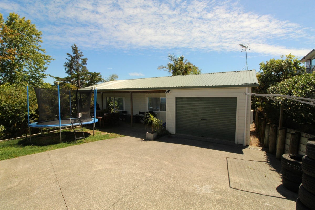 59 Avonleigh Road, Green Bay, Auckland - Carousel 1