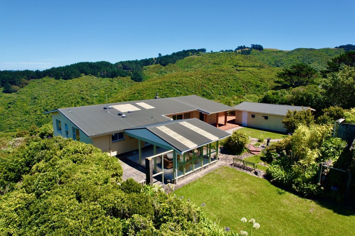 4 Pine Tree Lane, Korokoro, Lower Hutt - Carousel 1