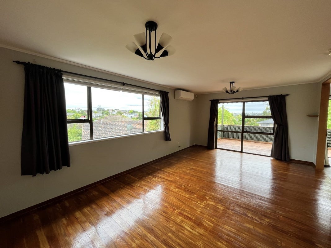 10 Kallista Place, Browns Bay, Auckland - Carousel 2