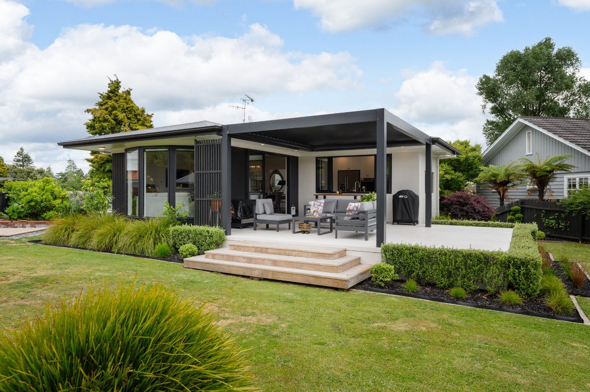 1044 River Road, Queenwood, Hamilton - Carousel 1