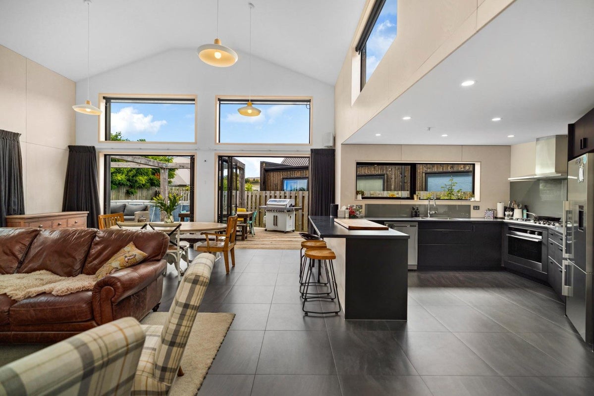 14 Bellamore Street, Lake Hayes, Queenstown - Carousel 1