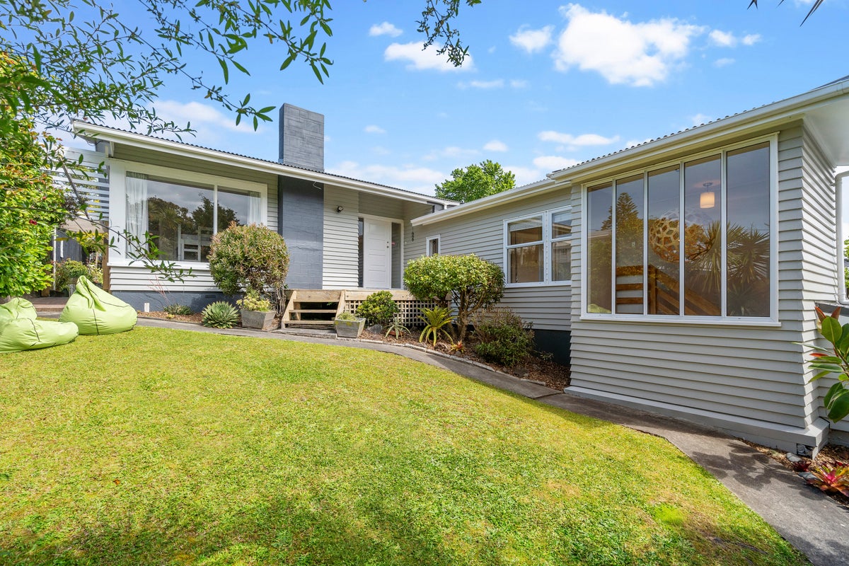 58 Kinross Street, Blockhouse Bay, Auckland - Carousel 1