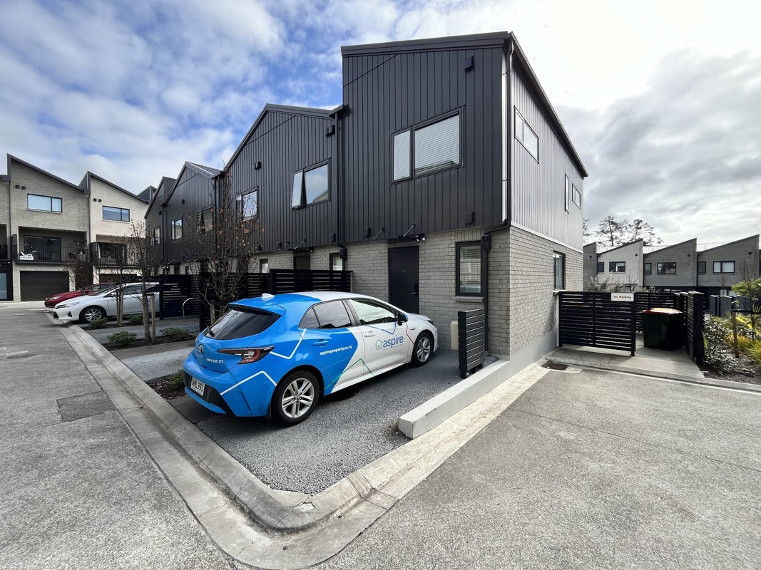 27/28 Westgate Drive, Westgate, Auckland - Carousel 1