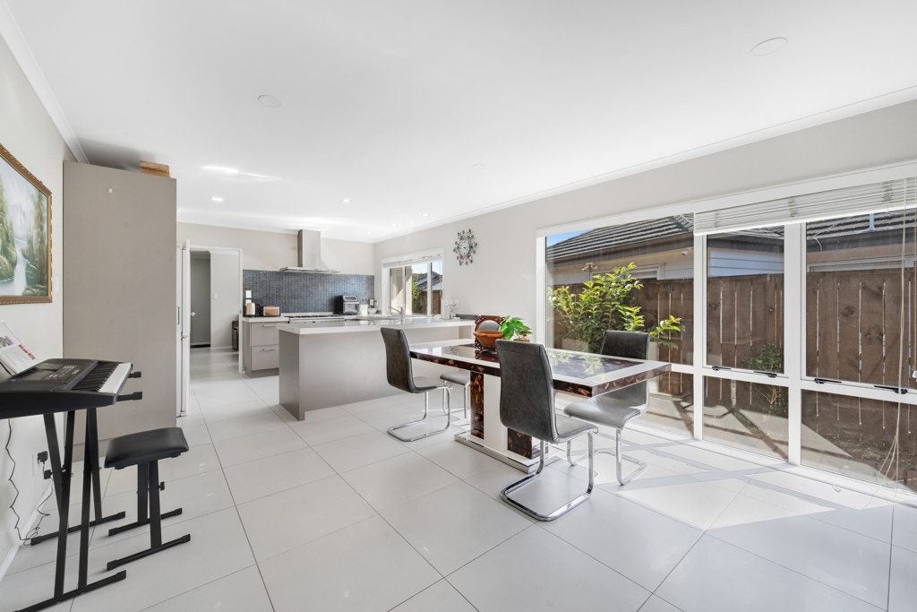 8 Reno Way, Flat Bush, Auckland - Carousel 2