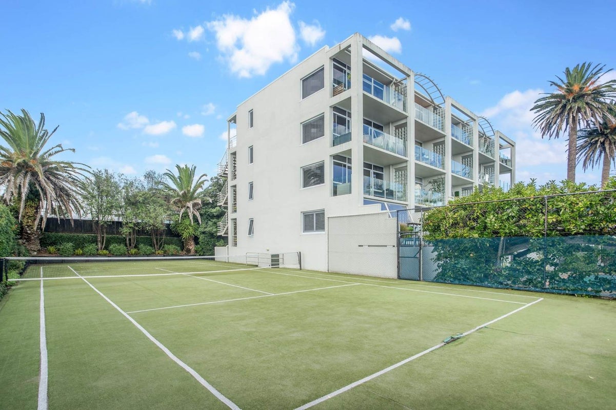 10/3 Hamilton Road, Herne Bay, Auckland - Carousel 2