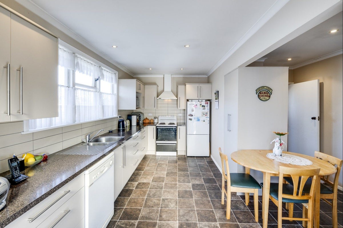 18 Peterhead Avenue, Flaxmere, Hastings - Carousel 1