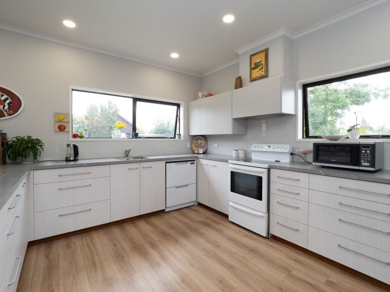 3 Churchill Avenue, Allenton, Ashburton - Carousel 2