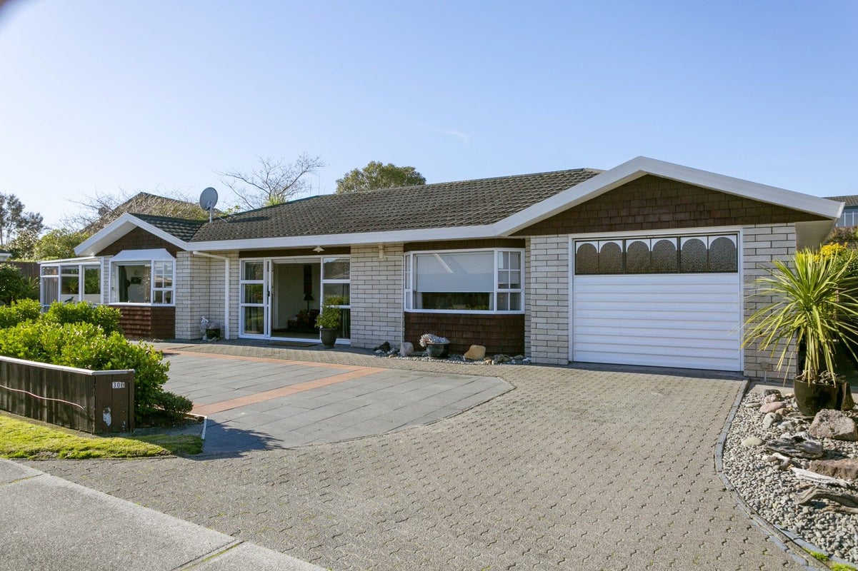 2/30 Harvey Street, Waipahihi, Taupo - Carousel 1