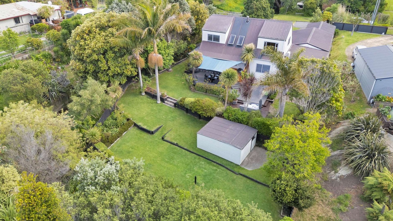 10 Nesbitt Street, Matata, Whakatane - Carousel 1