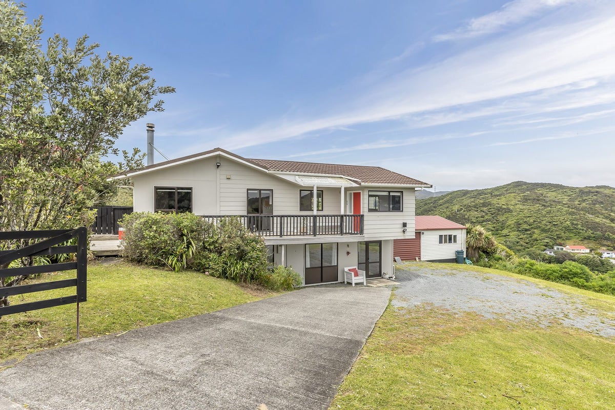 54 Woodhouse Avenue, Karori, Wellington - Carousel 2