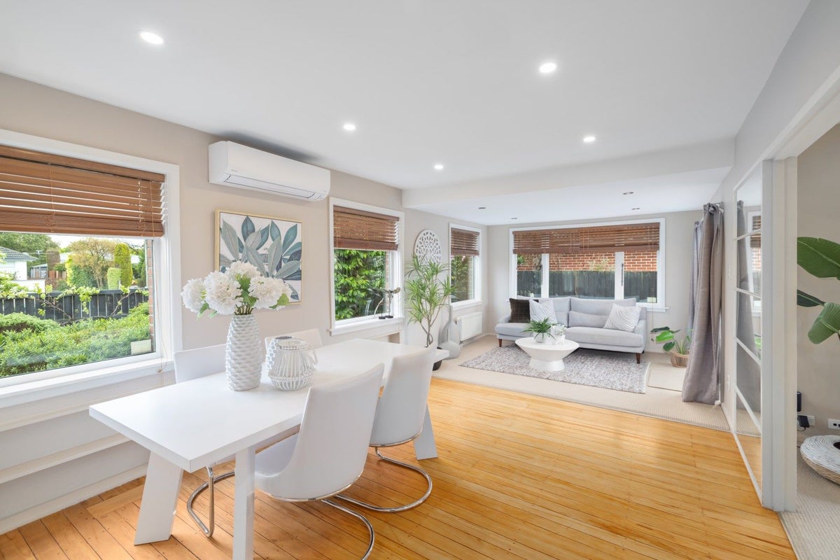 28 Manor Place, Bryndwr, Christchurch - Carousel 1