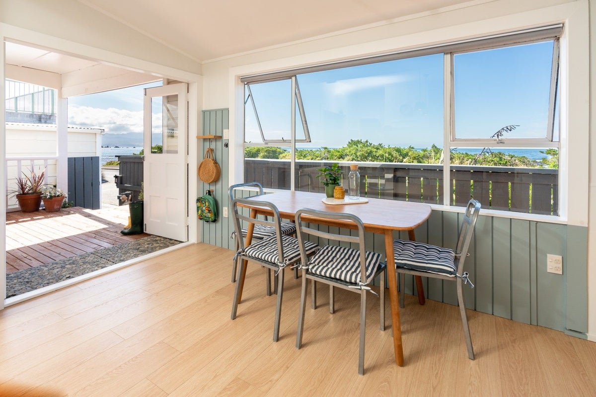 150 Owhiro Bay Parade, Owhiro Bay, Wellington - Carousel 2