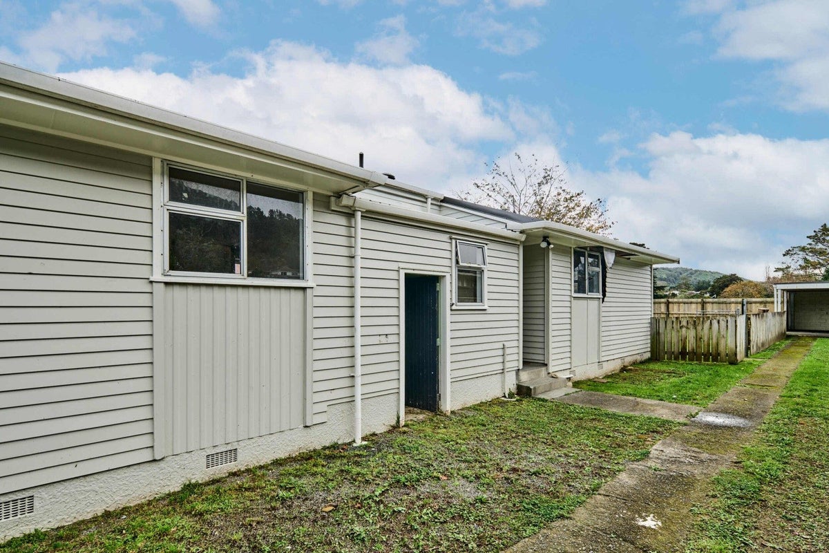 6 Orewa Grove, Wainuiomata, Lower Hutt - Carousel 2