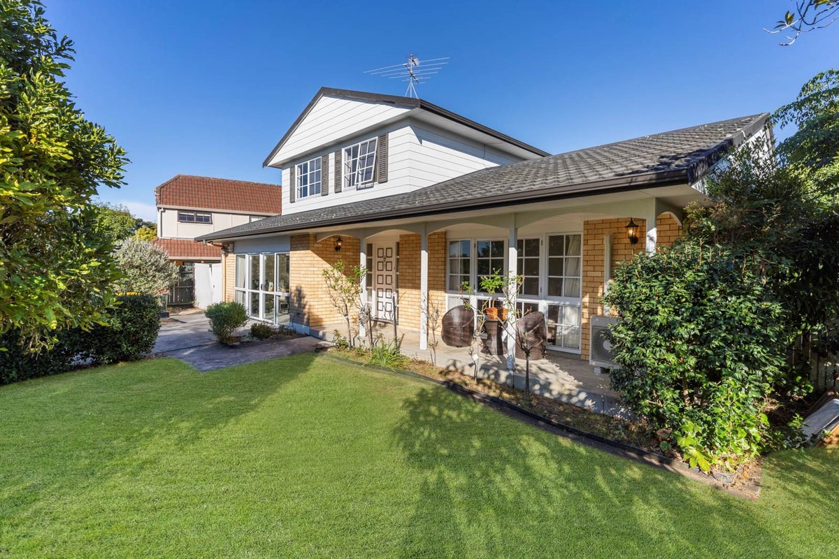 6 Voltaire Court, Botany Downs, Auckland - Carousel 2