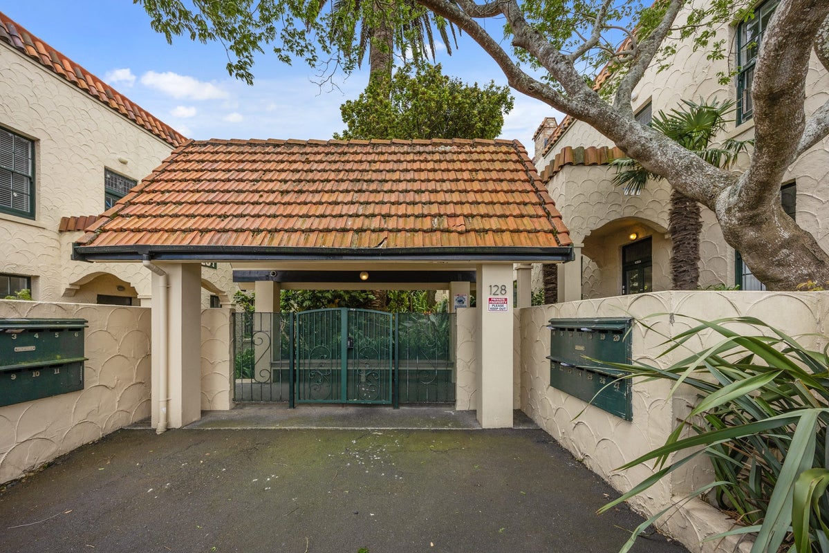 11/128 Newton Road, Newton, Auckland - Carousel 1