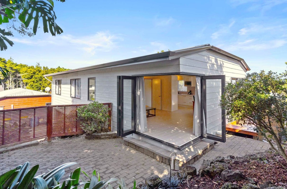 2/30 Eugenia Rise, Totara Heights, Auckland - Carousel 2