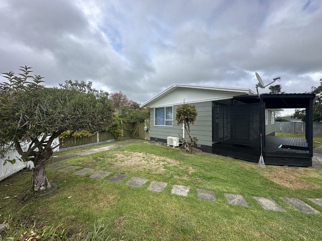 8 Citril Place, Red Hill, Papakura - Carousel 1