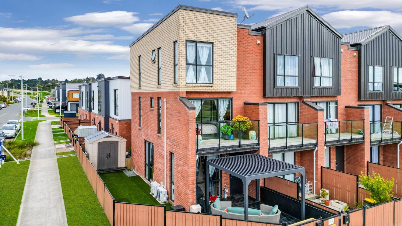 1 Hermitage Street, Flat Bush, Auckland - Carousel 1