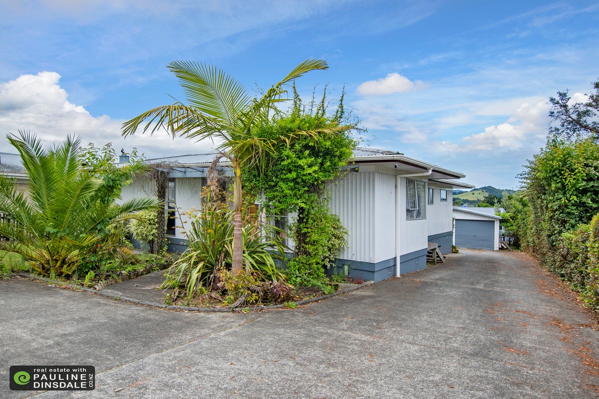 64 Paramount Parade, Tikipunga, Whangarei - Carousel 1