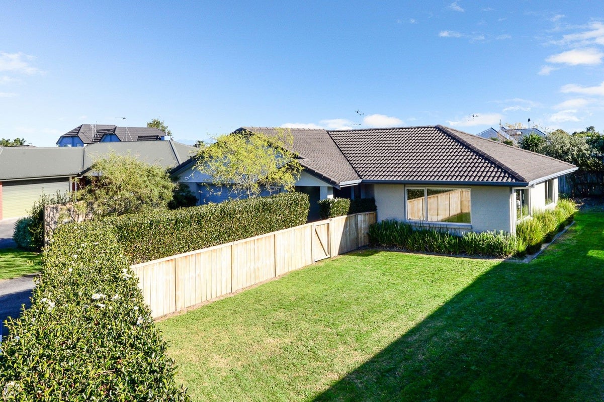 8 Rosewood Court, Huntington, Hamilton - Carousel 2