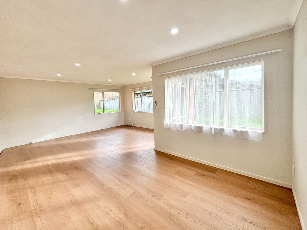 15 Kalmore Place, Flat Bush, Auckland - Carousel 2