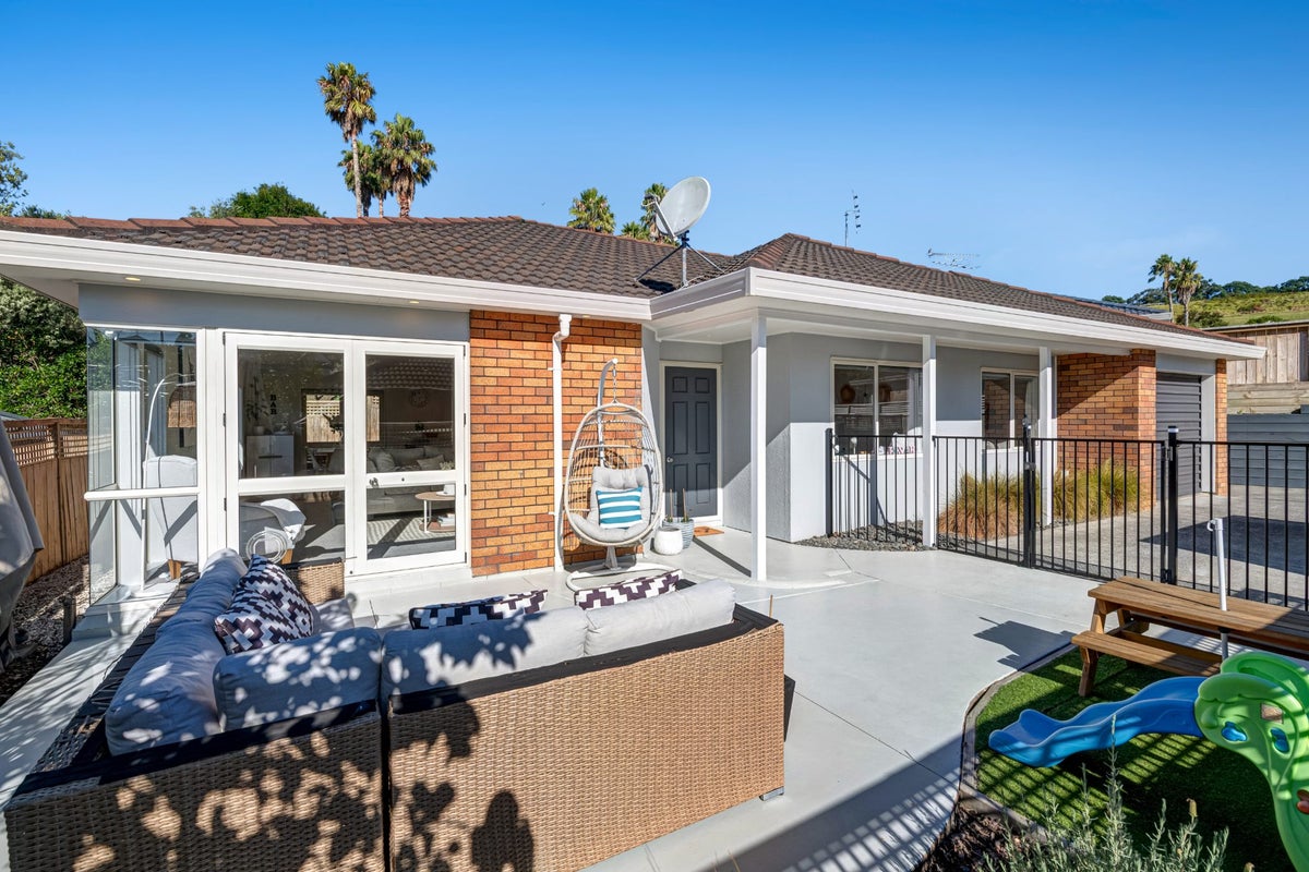 7B Kestrel Heights, Arkles Bay, Whangaparaoa - Carousel 1