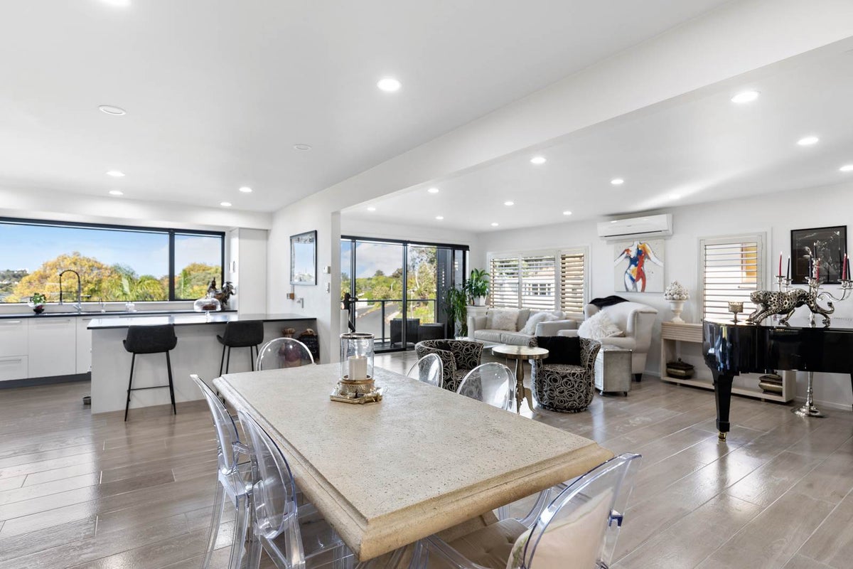 40 Sylvan Park Avenue, Milford, Auckland - Carousel 1