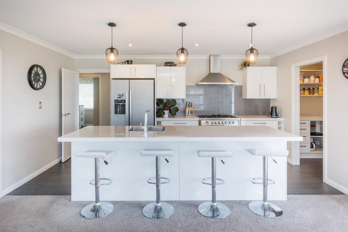11 St Heliers Grove, Fitzherbert, Palmerston North - Carousel 2