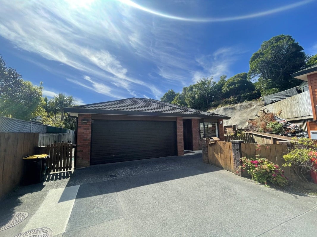 4/15 Glanmire Road, Newlands, Wellington - Carousel 2