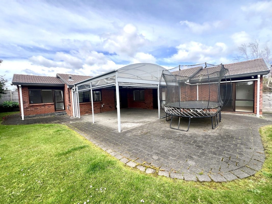 9 West Fairway Drive, Golflands, Manukau - Carousel 13