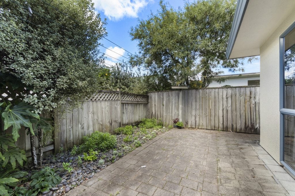 16 Hastings Place, Hamilton Lake, Hamilton - Carousel 21