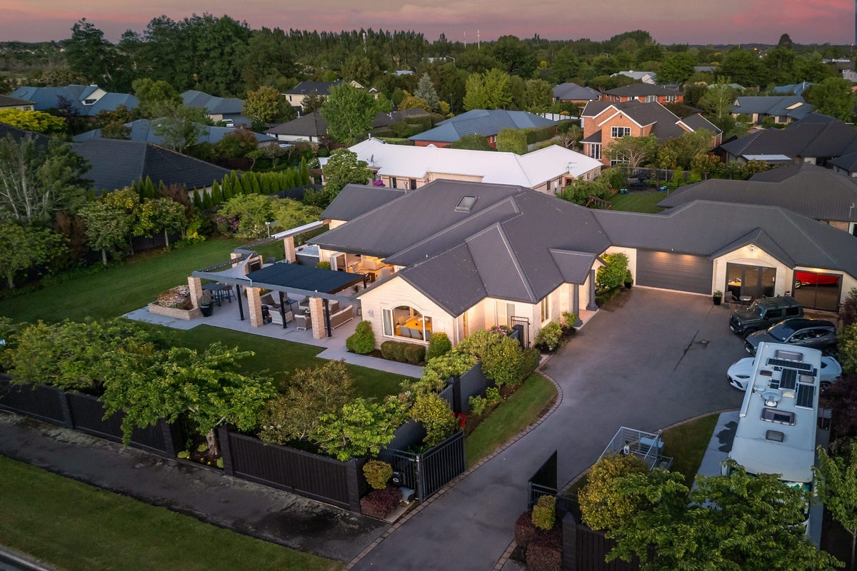 208 Cavendish Road, Casebrook, Christchurch - Carousel 2