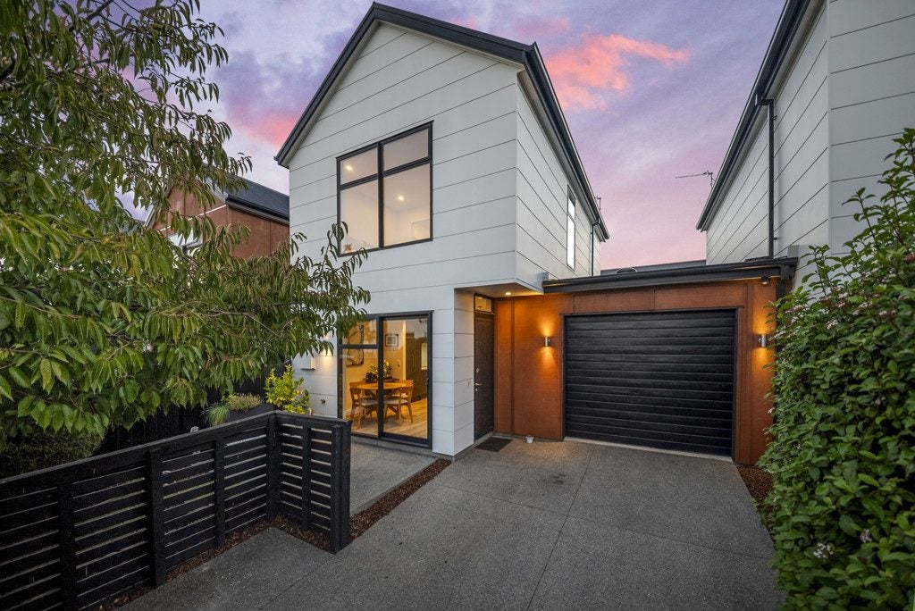 12 Packard Crescent, Halswell, Christchurch - Carousel 1