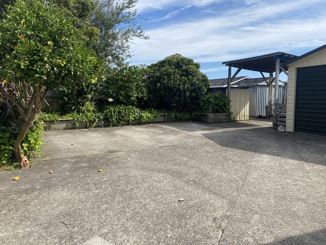 52 California Drive, Totara Park, Upper Hutt - Carousel 11