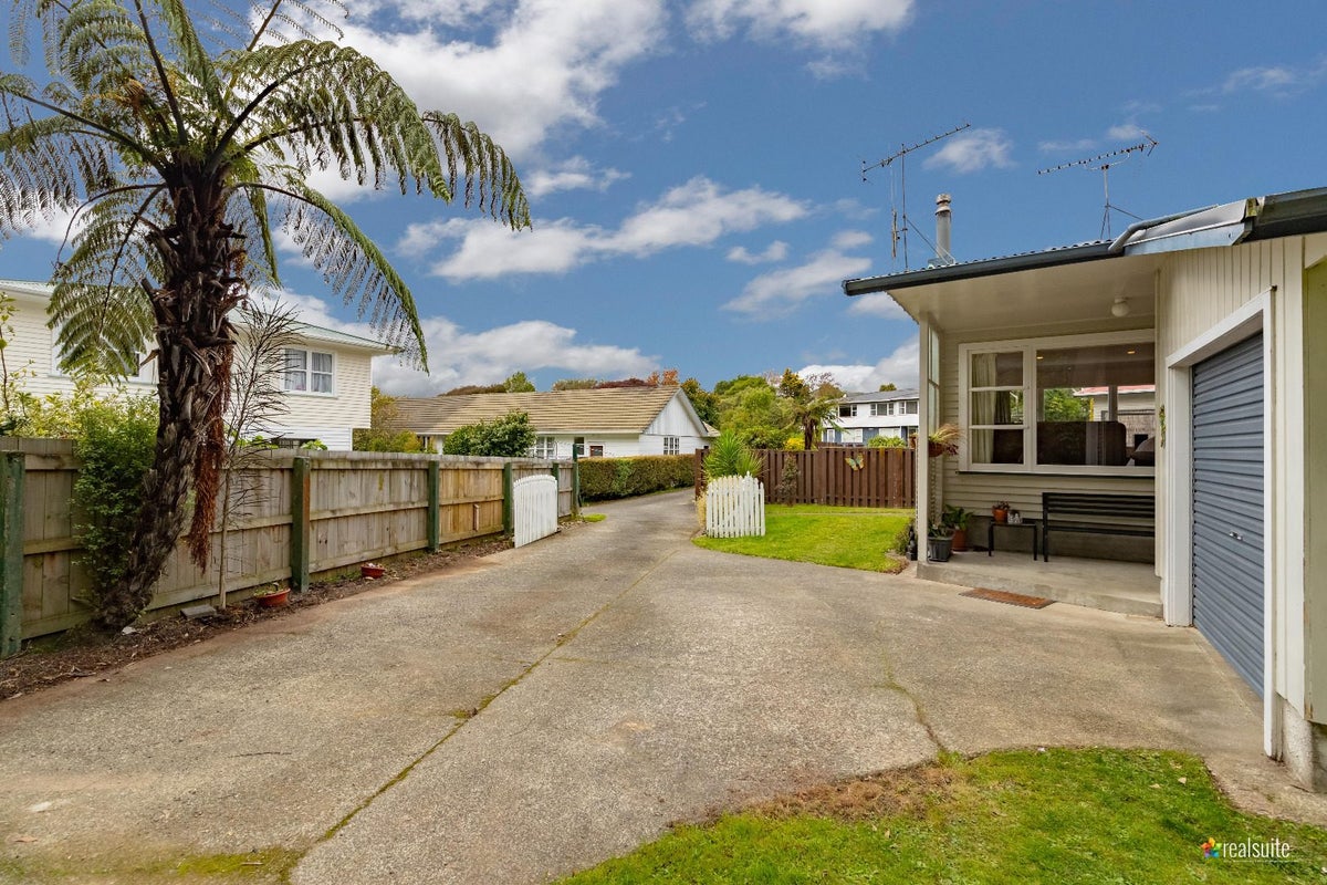 40 Pembroke Street, Tawa, Wellington - Carousel 2