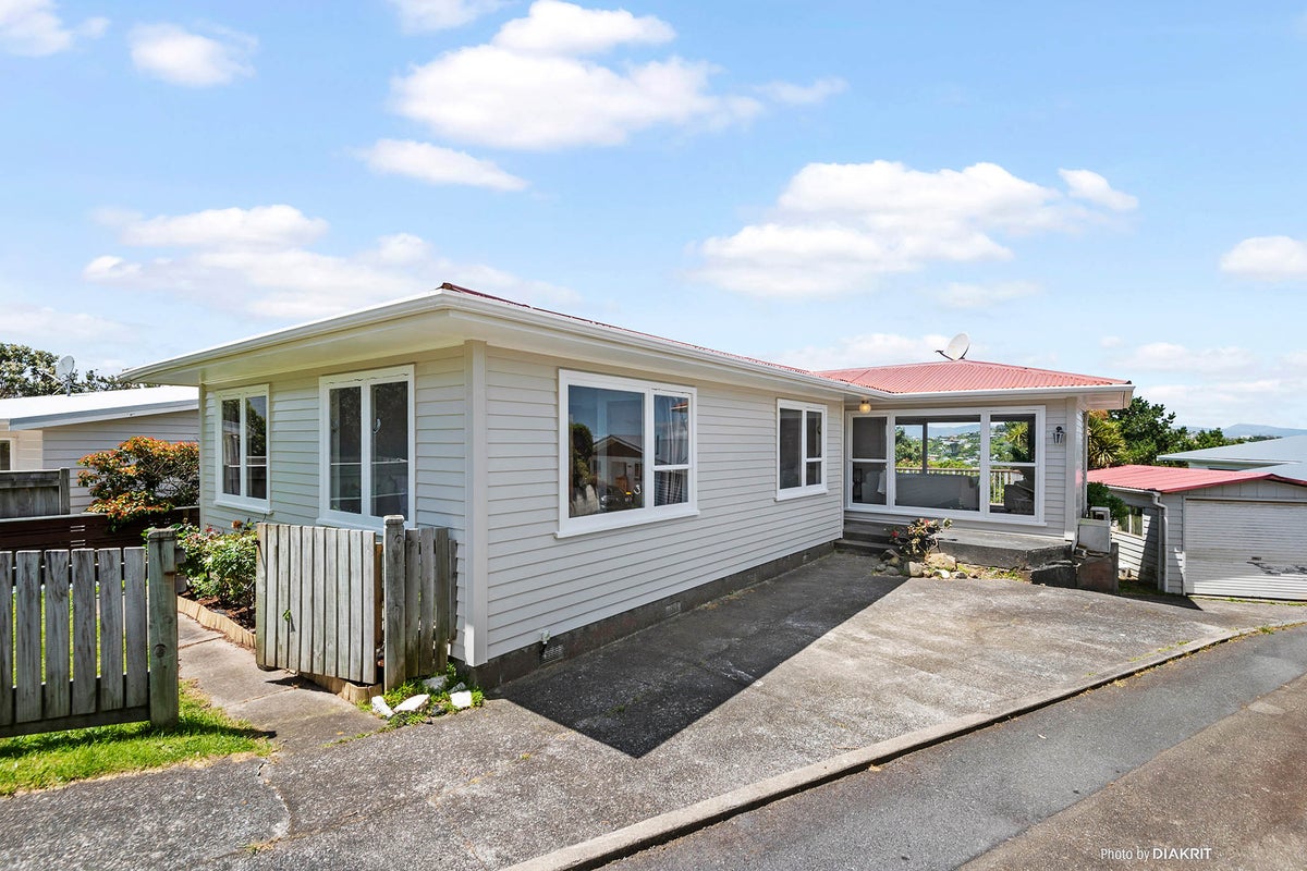 3 Rossport Street, Johnsonville, Wellington - Carousel 1