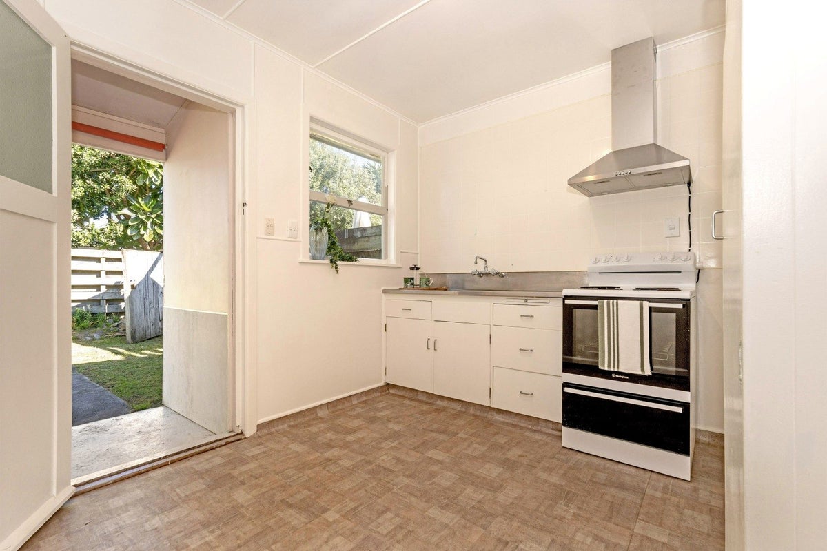 2/48 Waitangi Street, Gisborne, Gisborne - Carousel 2
