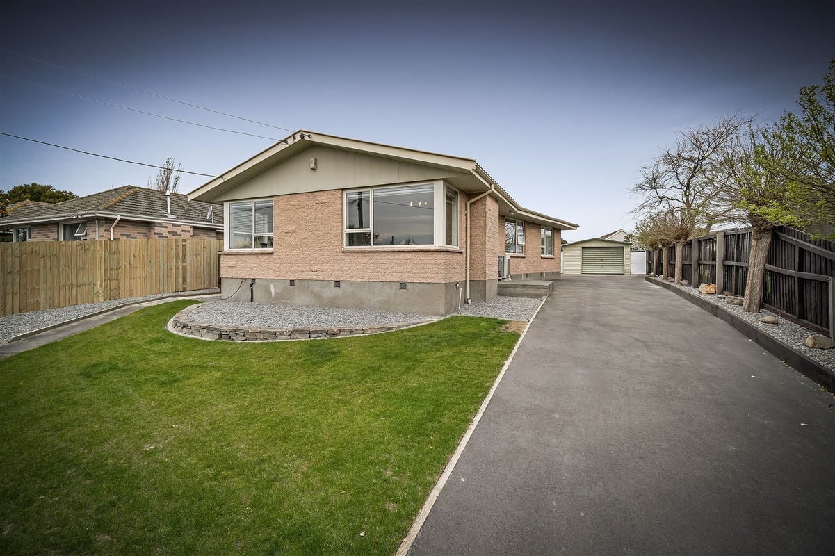 38 Sandown Crescent, Aranui, Christchurch - Carousel 1