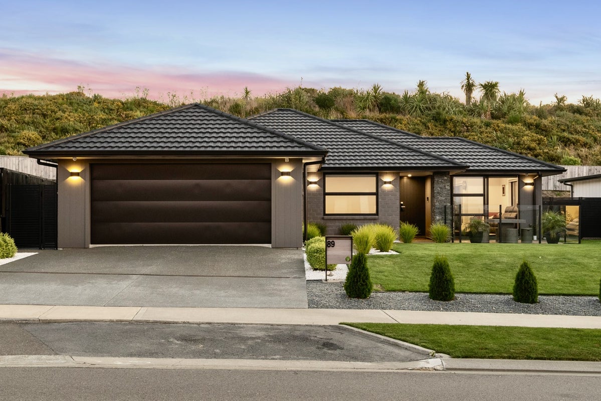 89 Queen Charlotte Drive, Aotea, Porirua - Carousel 1