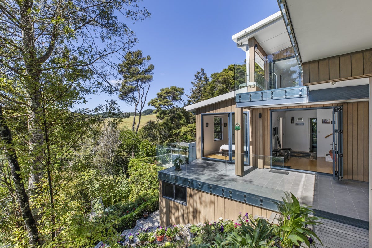 177 Kawakawa Bay Coast Road, Papakura - Carousel 1
