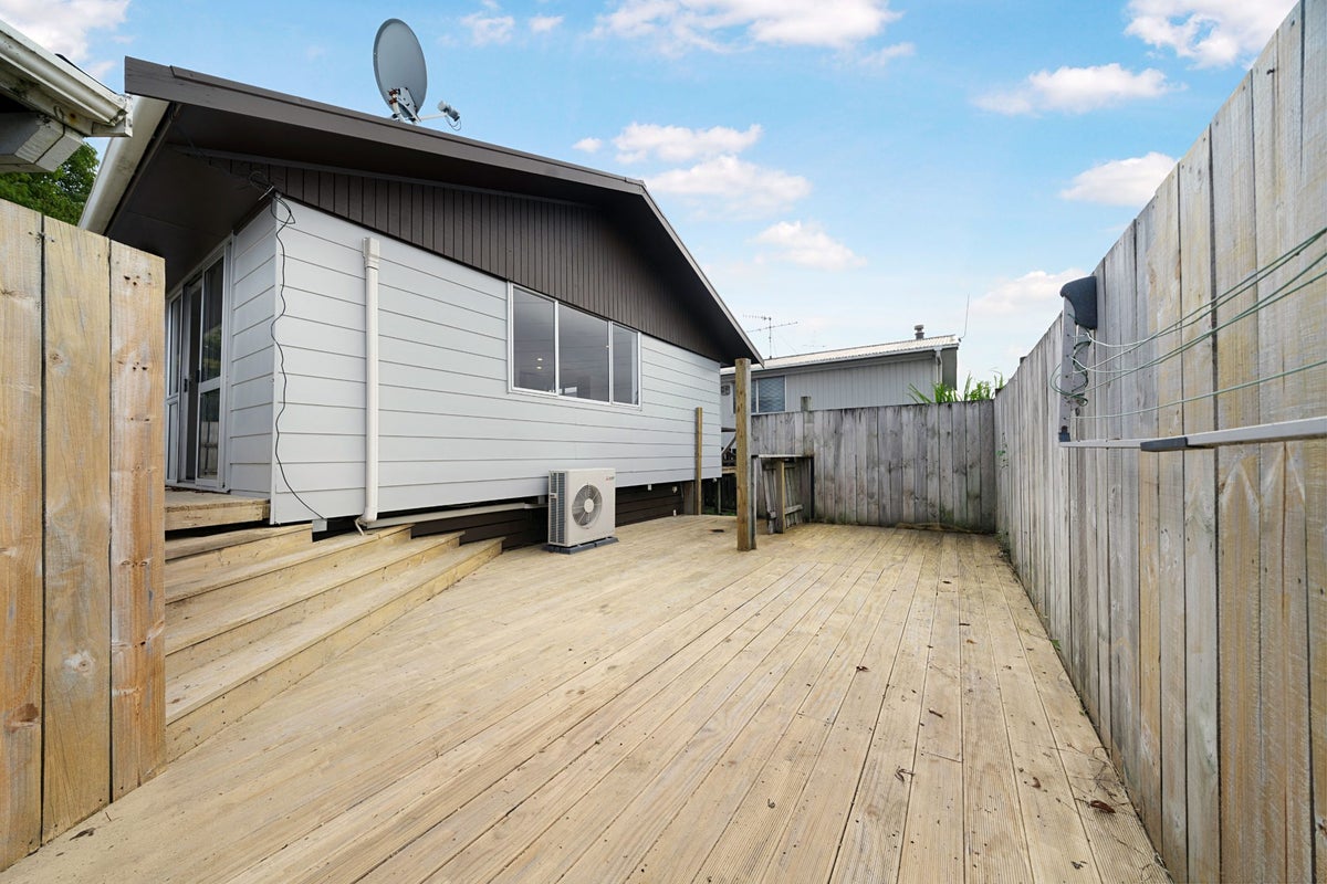 1/24A Waimumu Road, Massey, Auckland - Carousel 23