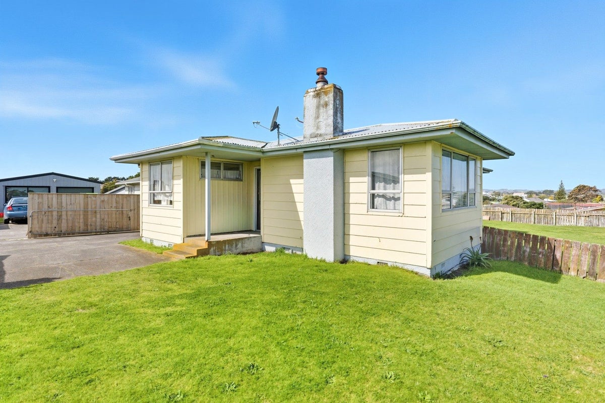 49 Lee Street, Castlecliff, Whanganui - Carousel 2