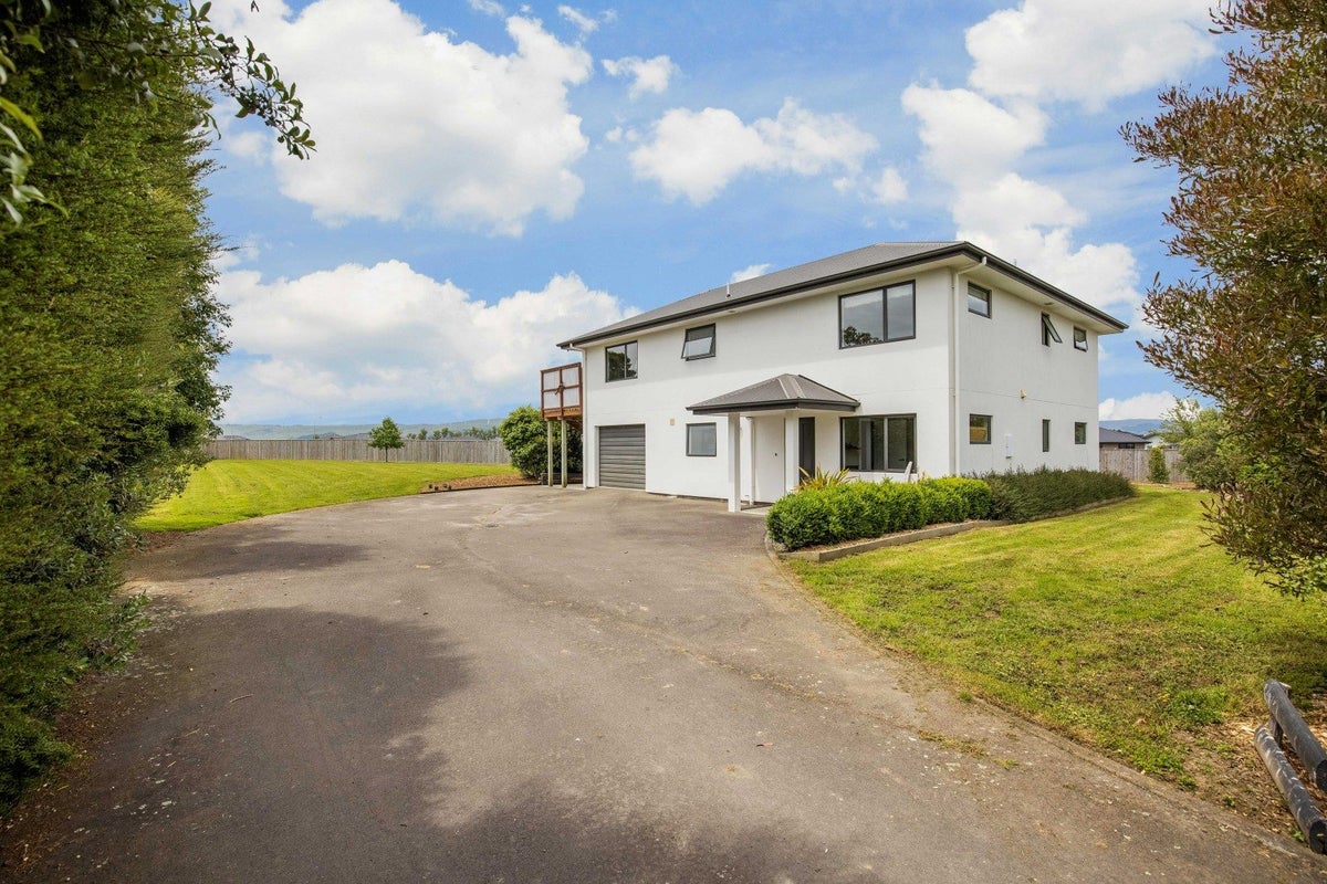 94 James Line, Kelvin Grove, Palmerston North - Carousel 1