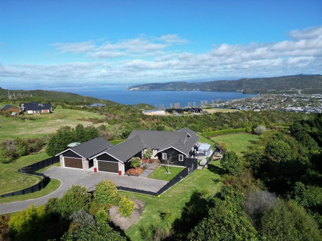 34 Locheagles Rise, Kinloch, Taupo - Carousel 1