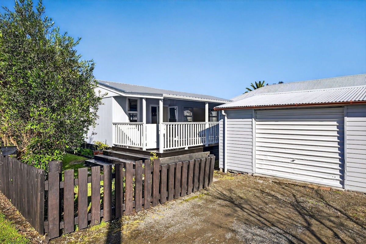 5 Kara Street, Outer Kaiti, Gisborne - Carousel 1